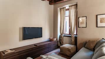 Apartment | Living room | 30-inch flat-screen TV with digital channels