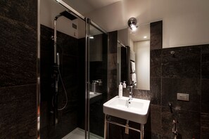 Apartment | Bathroom