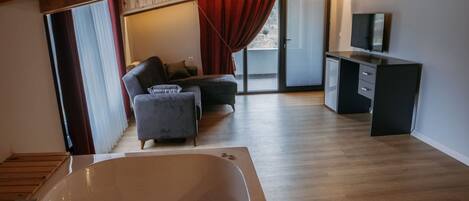 Classic Studio Suite | Free WiFi