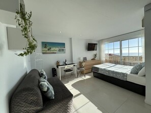 1 bedroom, in-room safe, desk, iron/ironing board