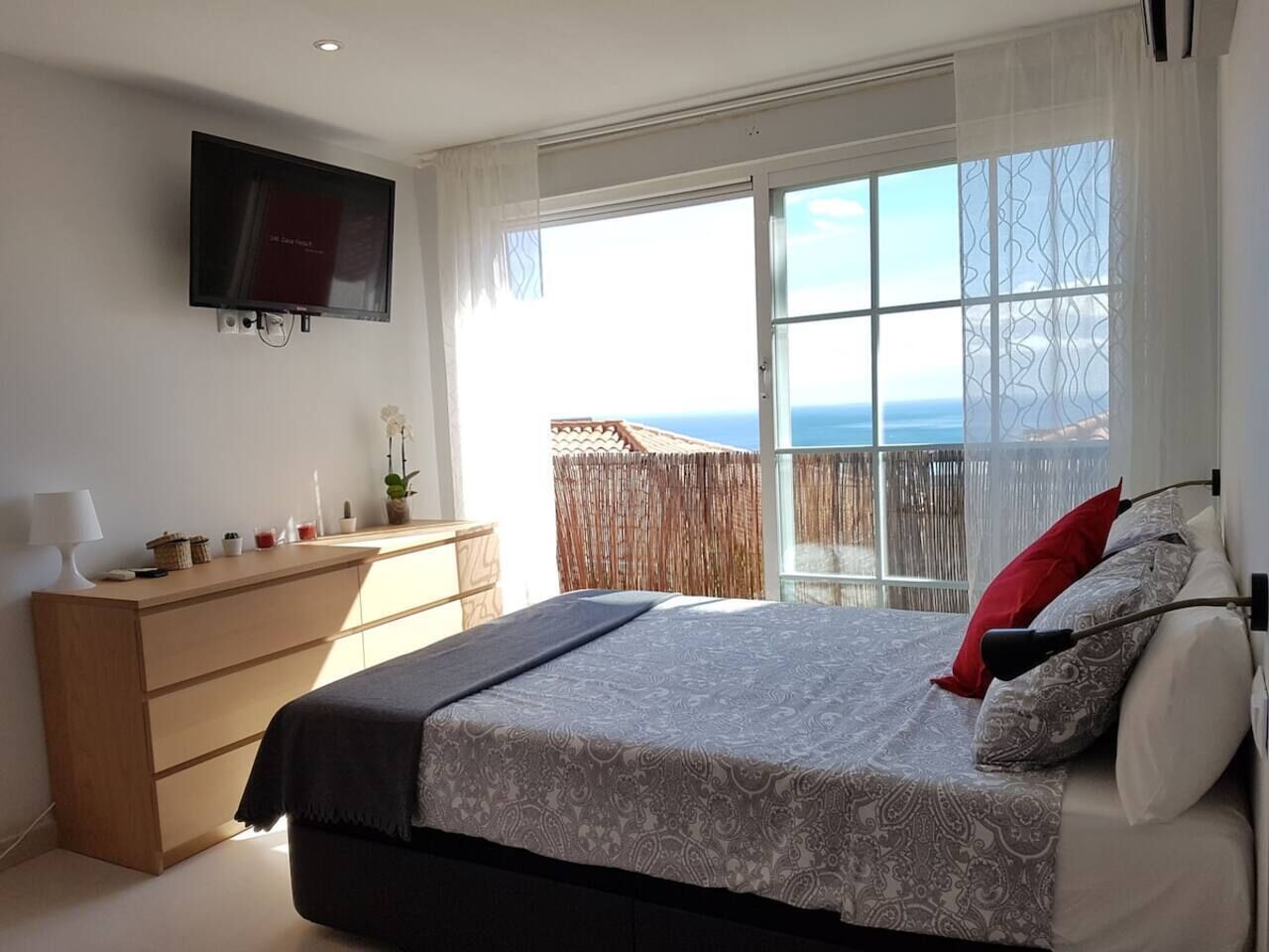 1 Schlafzimmer, Zimmersafe, Schreibtisch, Bügeleisen/Bügelbrett