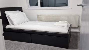 4 bedrooms, iron/ironing board, WiFi