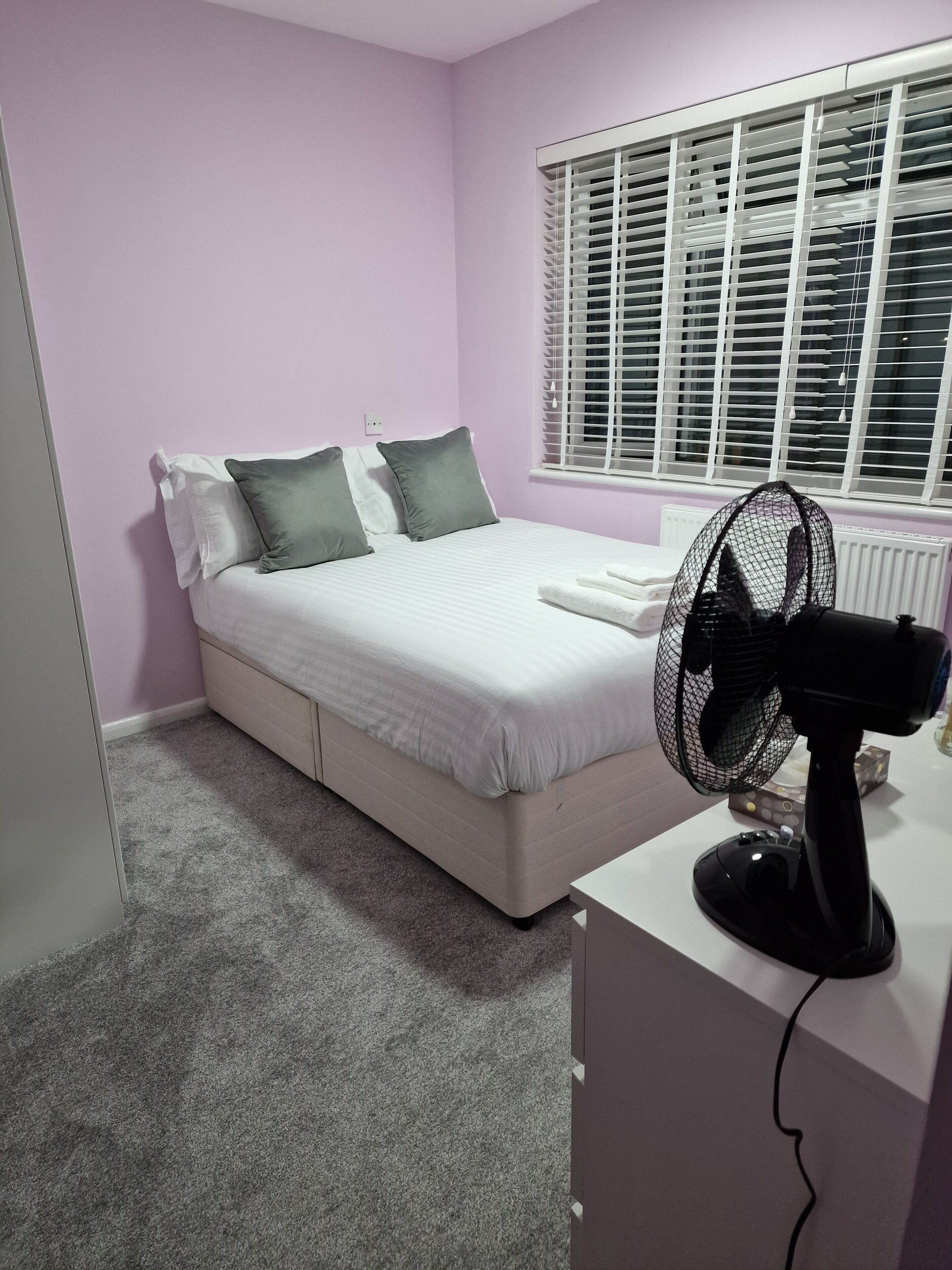 4 habitaciones, tabla de planchar con plancha y wifi 