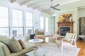 電視、壁爐、 辦公室