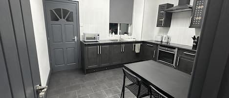 House | Private kitchen | Fridge, microwave, oven, stovetop