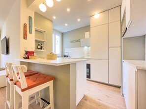 Réfrigérateur, micro-ondes, four, lave-vaisselle