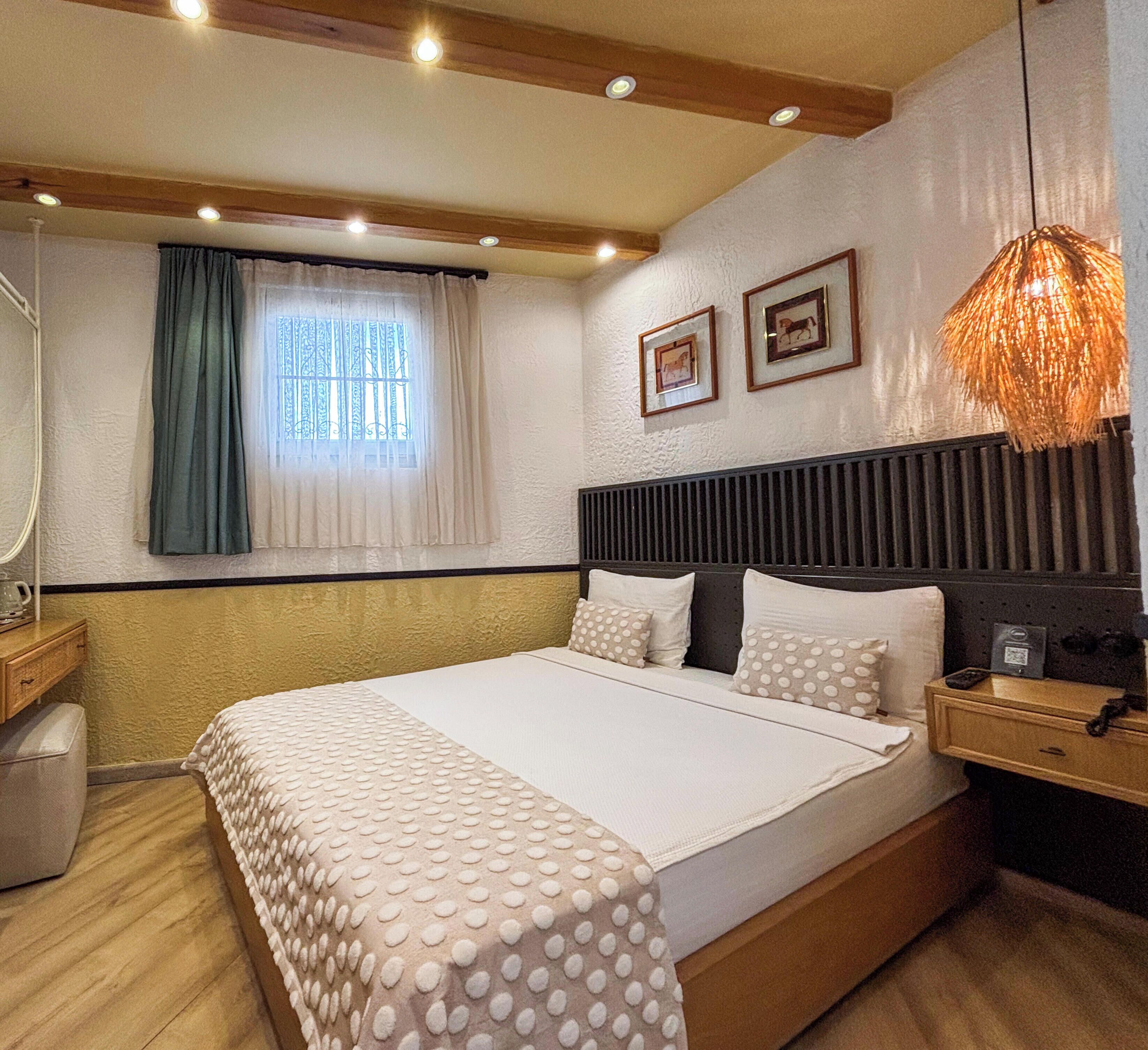 Double Economic Room, Basement, With Window | Wi-Fi de cortesia, roupa de cama