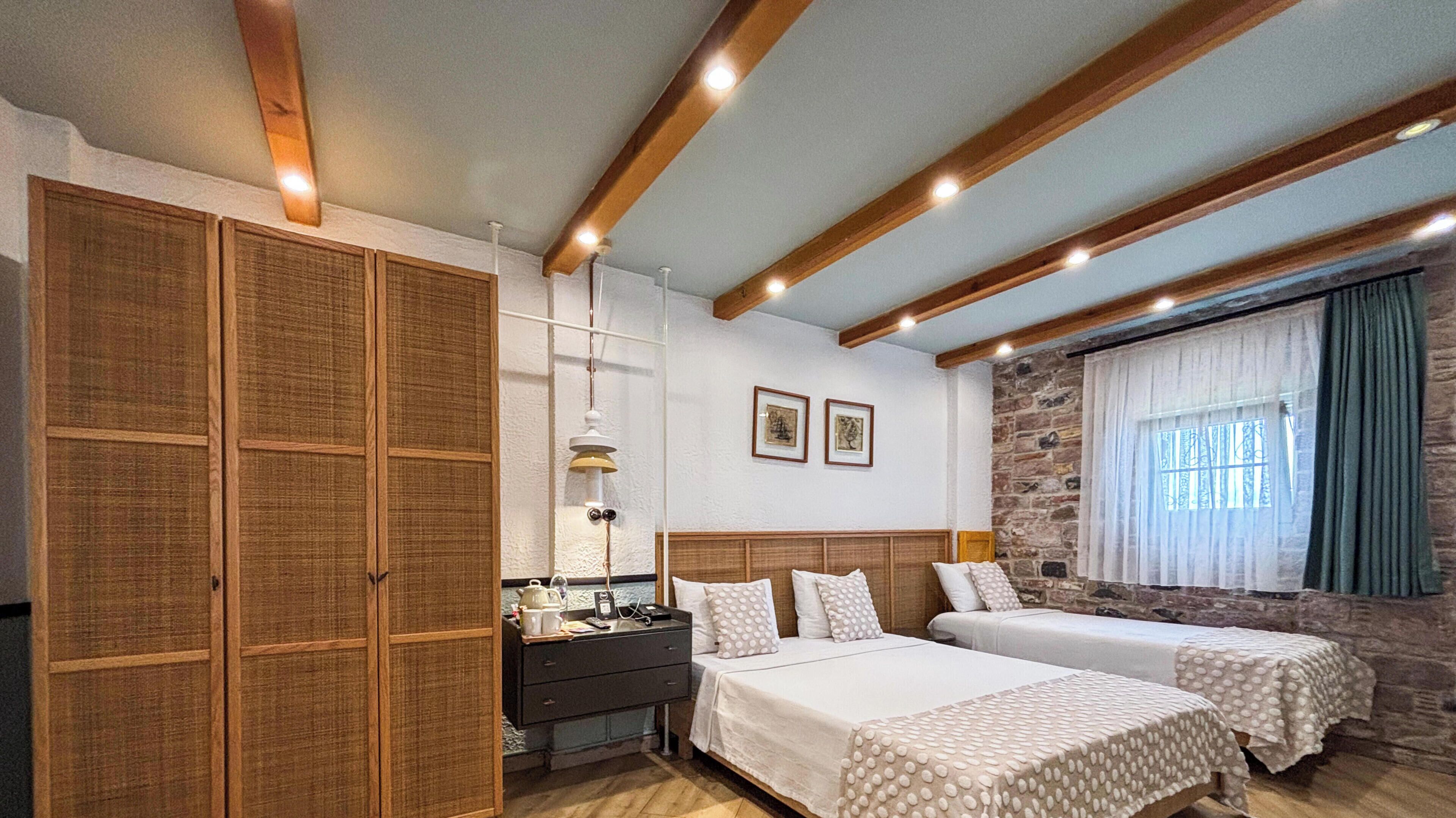 Quarto triplo standard | Wi-Fi de cortesia, roupa de cama