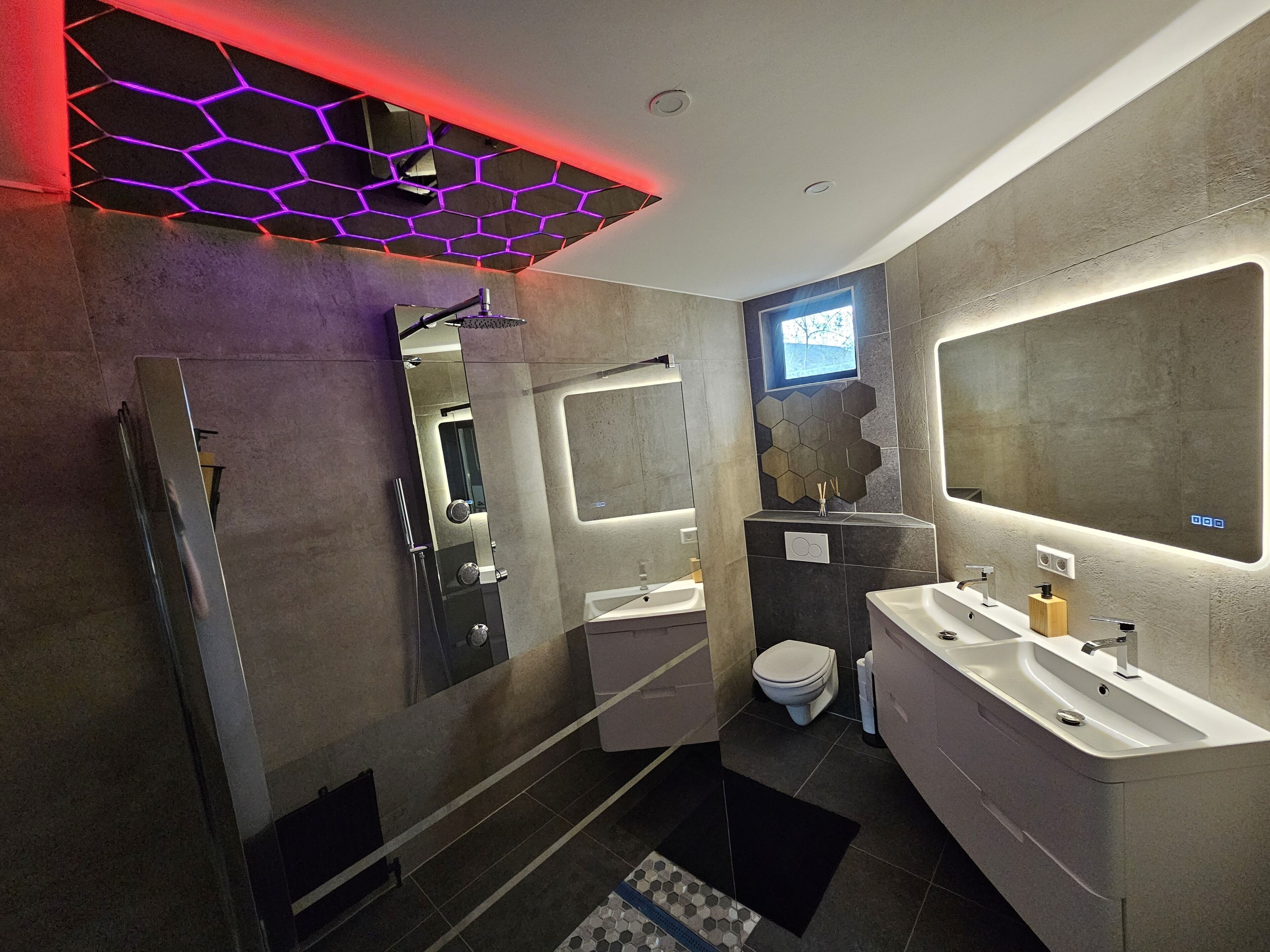 Shower, jetted tub, eco-friendly toiletries, hair dryer