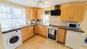 Private kitchen - Blue Orchid in Stroud by Golden Valley (Stroud)