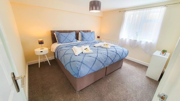 Room - Blue Orchid in Stroud by Golden Valley (Stroud)