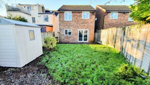 Unclassified image, 2 of 13, button - Cheerful 4-bedroom house by Golden Valley (Cheltenham)