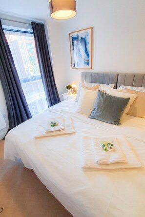 2 bedrooms, iron/ironing board, free WiFi, bed sheets - Lovely Flat in Kiln Close  by Golden Valley (Gloucester)