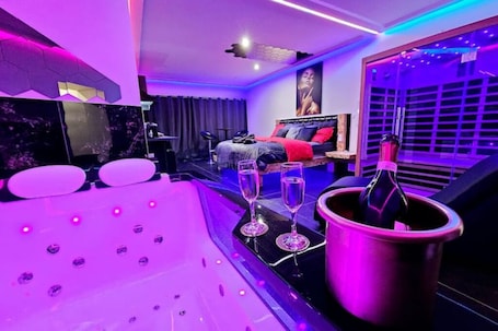 Innenbereich. Magnifique Suite Spa Luxembourg