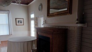 Unclassified image, 4 of 28, button