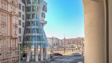 Deluxe appartement, 3 slaapkamers | 3 slaapkamers, een bureau, geluiddichte muren, gratis wifi