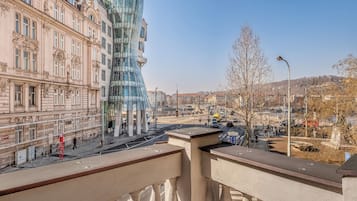 Deluxe Apartment, 3 Bedrooms | Desk, soundproofing, free WiFi, bed sheets