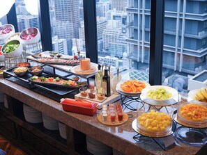 Desayuno buffet diario (JPY 3190 por persona)