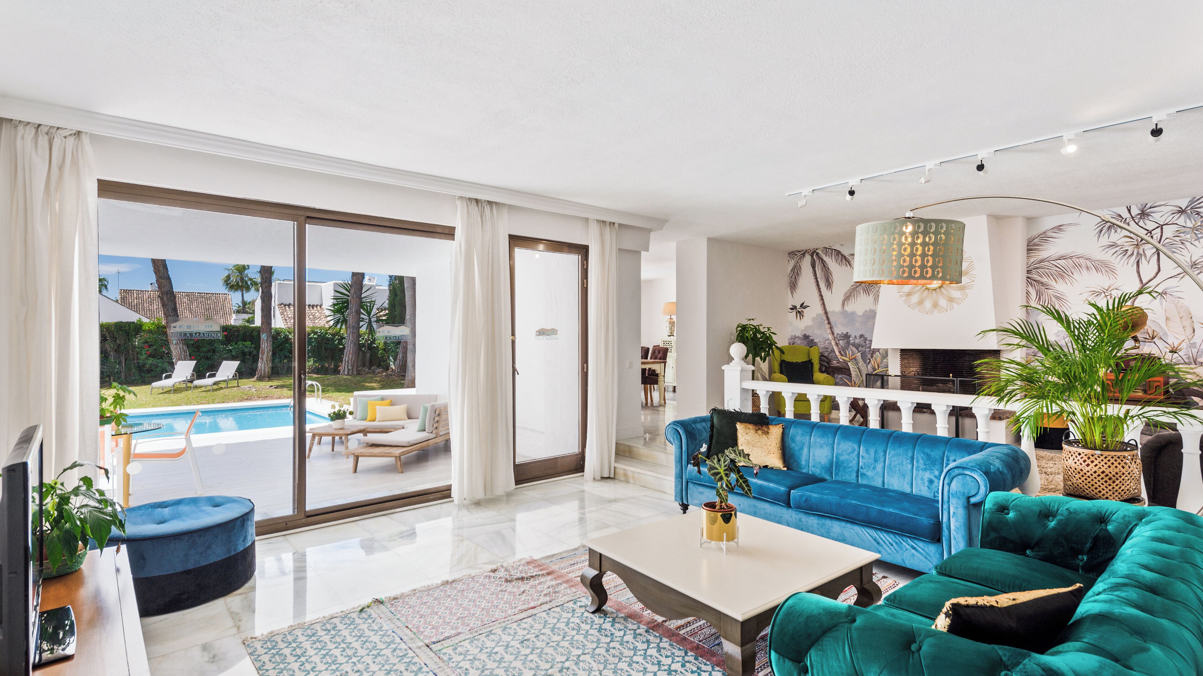 Villa, 5 habitaciones, piscina privada | Zona de estar | Una televisión de pantalla plana, una chimenea