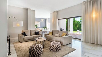 Villa, 4 Bedrooms, Private Pool | Living area