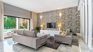 Villa, 4 habitaciones, piscina privada | Zona de estar