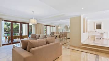 Villa, 6 habitaciones, piscina privada | Zona de estar