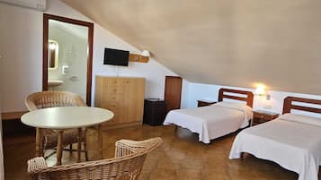 Standard Triple Room | Soundproofing, free WiFi