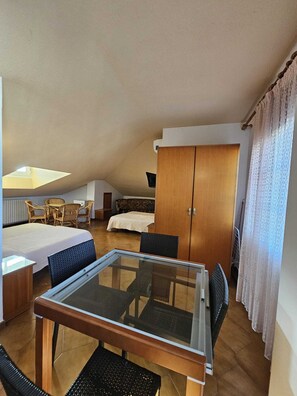 Habitación cuádruple familiar | Sistema de insonorización y wifi gratis