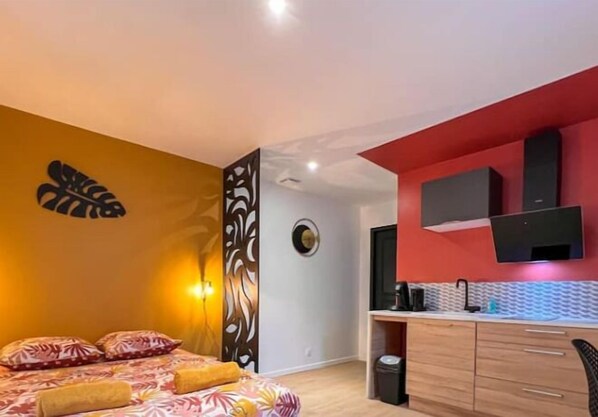1 slaapkamer, een bureau, een strijkplank/strijkijzer, gratis wifi