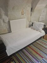 Economy Shared Dormitory Women Only | 埃及棉床单、高档床上用品、羽绒被、Select Comfort 床