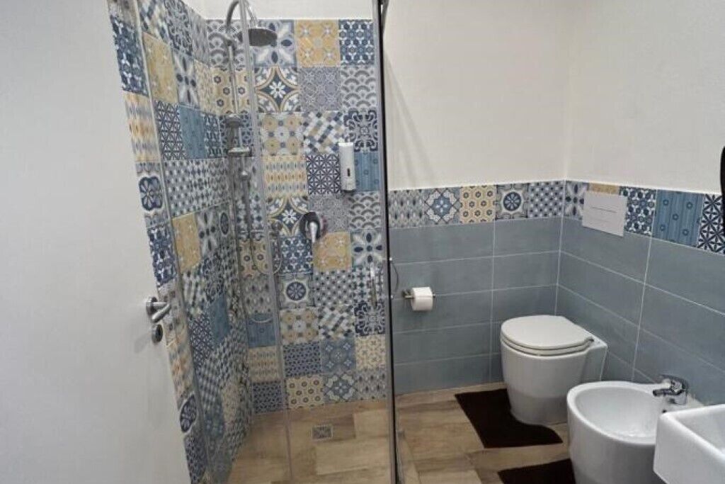 Dusche, Haartrockner, Bidet, Handtücher