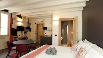 Premium Studio | Private kitchen | Full-sized fridge, microwave, oven, stovetop