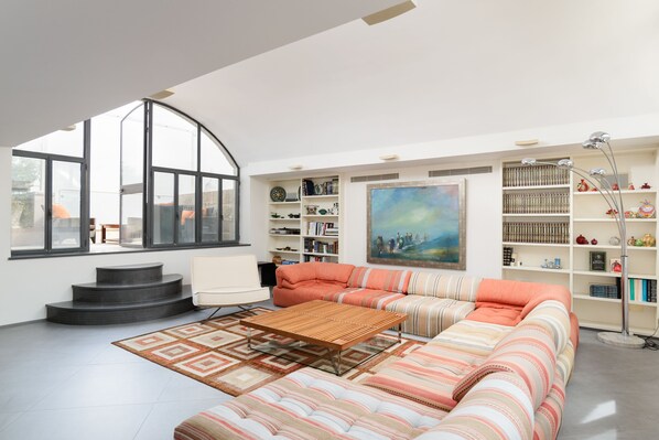 Apartment, 3 Bedrooms, Terrace | Living area