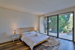 6 bedrooms, in-room safe, desk, iron/ironing board