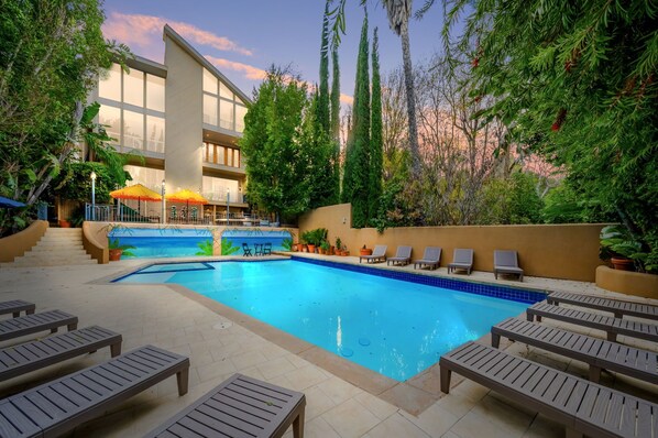 Outdoor pool, a heated pool