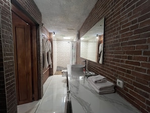 Bathroom - Belvilla Darshana Bali Zoo (Penatih)