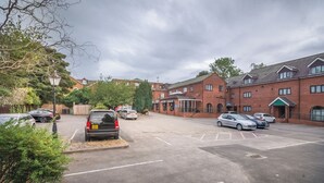 Free self parking - Bridge House Hotel (Birmingham)