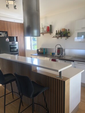 Fridge, microwave, oven, stovetop