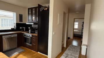 公寓, 花园景观 | 私人厨房 | 冰箱、微波炉、炉灶、洗碗机