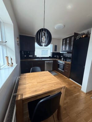 Apartment, Garden View | Private kitchen | Fridge, microwave, stovetop, dishwasher - Nordurgata 43 (Akureyri)