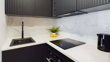 Fridge, oven, stovetop, dishwasher