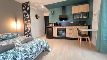 1 bedroom, desk, iron/ironing board, WiFi (free)