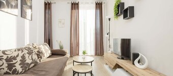 Comfortable Apartment | Close to Forest and Metro, Balcony
