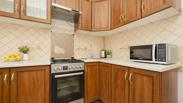 Fridge, microwave, oven, stovetop