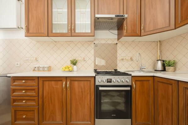 Fridge, microwave, oven, stovetop