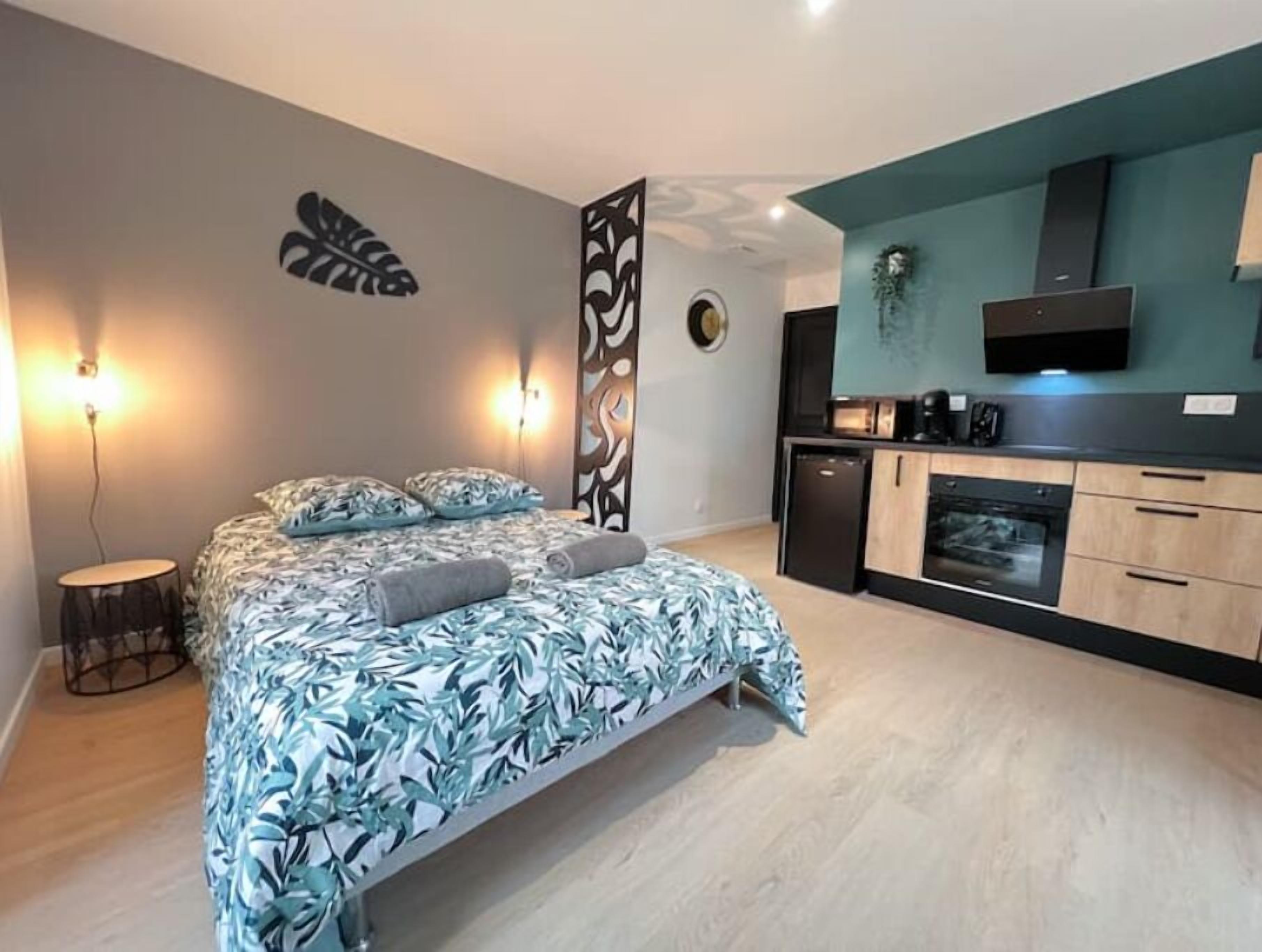 3 camere, una scrivania, ferro/asse da stiro, Wi-Fi gratuito