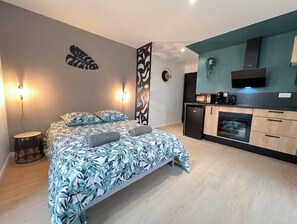 3 bedrooms, desk, iron/ironing board, free WiFi - Maison La Feuilleraie 4 Personnes-standingappart (Fontenay-le-Comte)