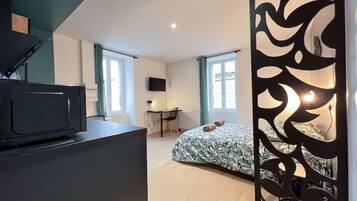 3 bedrooms, desk, iron/ironing board, free WiFi