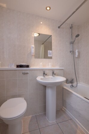 Bathroom - Crewe Arms Hotel (Crewe)