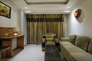 Suite, Pool View | Desk, rollaway beds, free WiFi, bed sheets